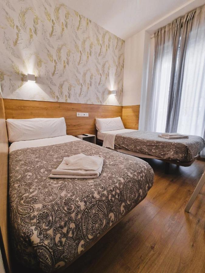 Hostal Comercial Madrid Buitenkant foto