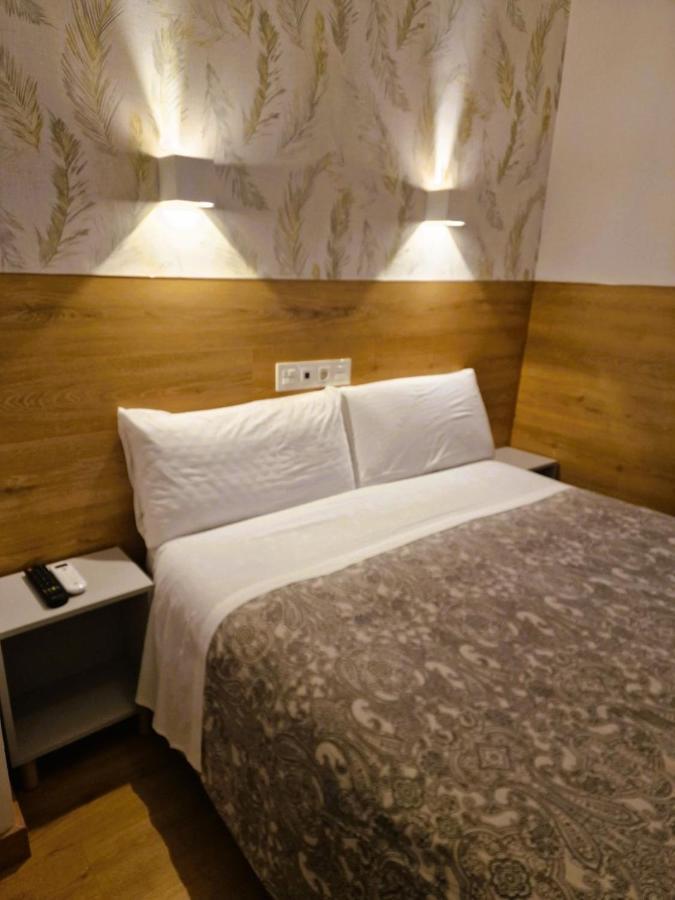 Hostal Comercial Madrid Buitenkant foto