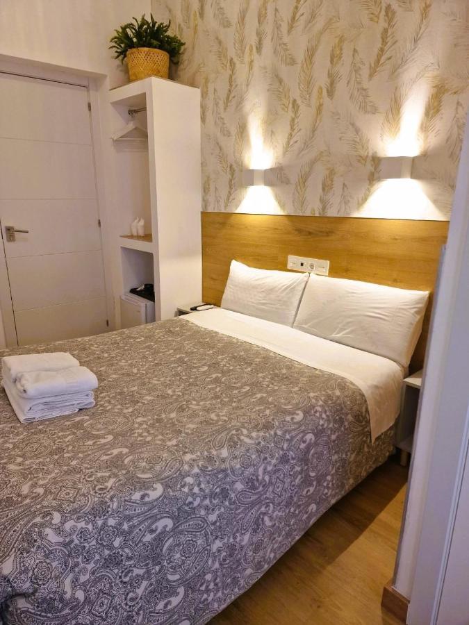 Hostal Comercial Madrid Buitenkant foto